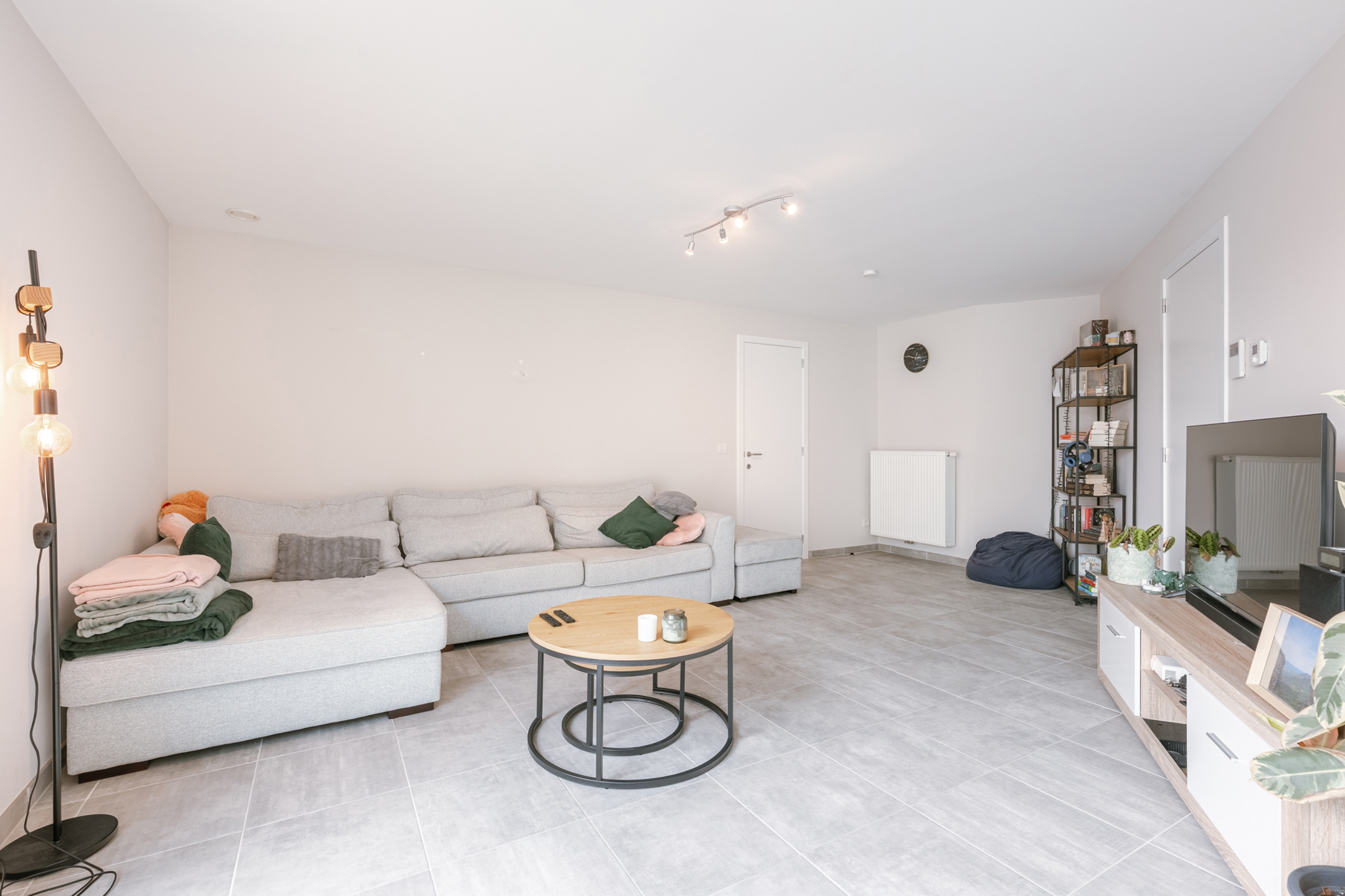 Lichtrijk appartement met balkon en 2 slaapkamers in Torhout - foto 3