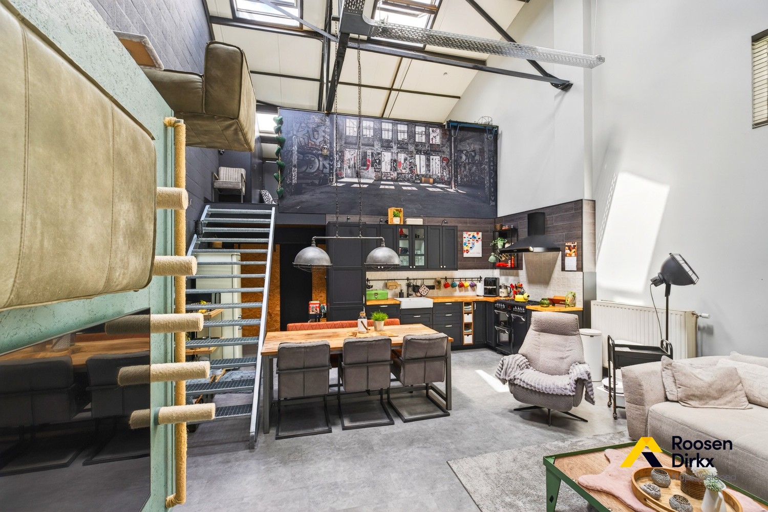 Unieke loft met overdekte autostaanplaats en 92m² bewoonbare oppervlakte in Bree centrum - foto 4