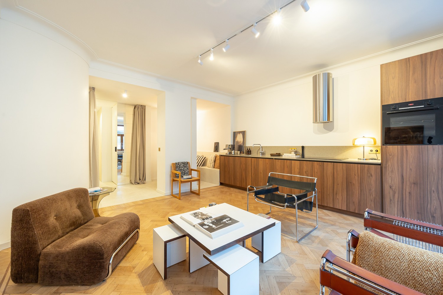 Appartement design prêt à emménager au bord du parc de la ville – élégance intemporelle au cœur de la cité - photo 1