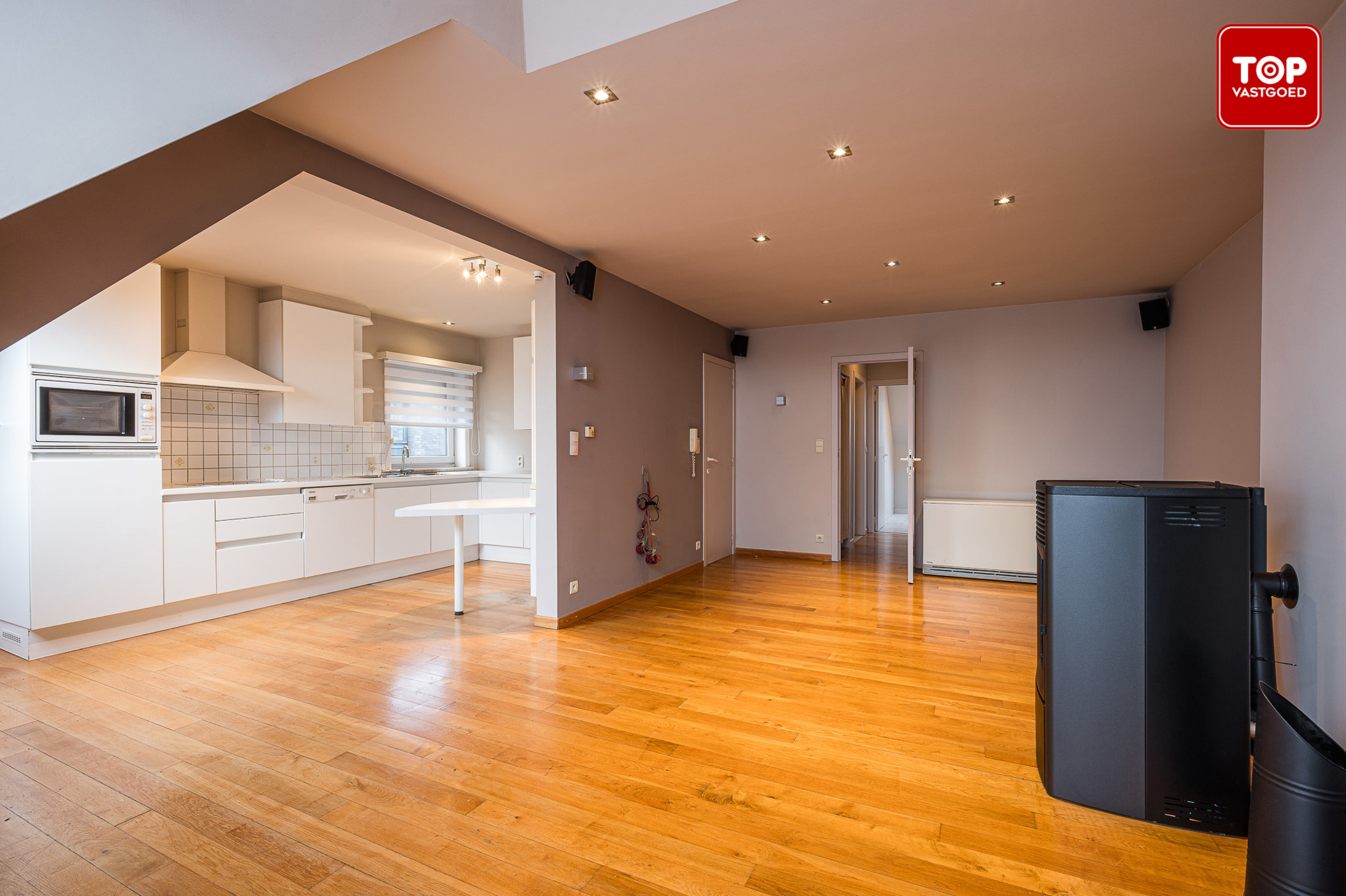 Instapklaar 2 slaapkamer appartement met garage in kleinschalig gebouw - foto 1