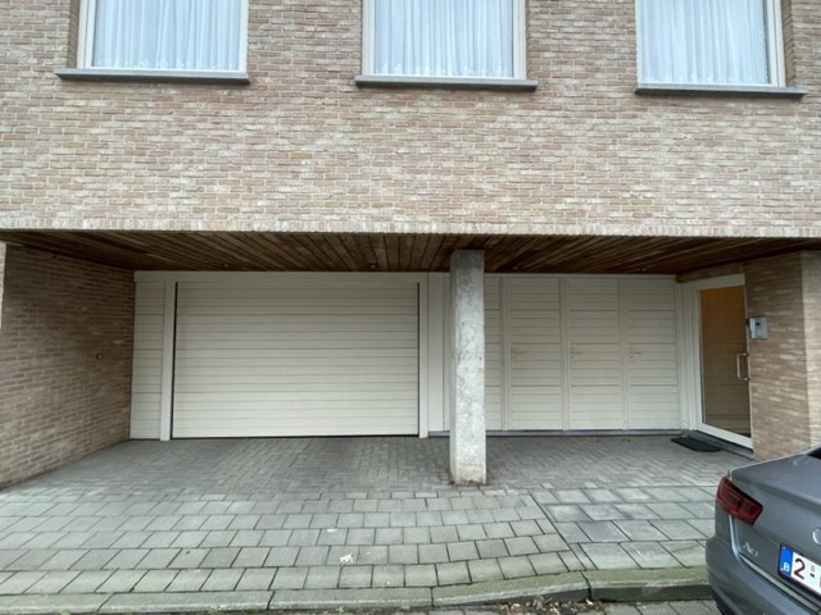 GELIJKVLOERSAPPARTEMENT MET TERRAS EN GARAGE IN HET CENTRUM VAN TIELT.  - foto 2