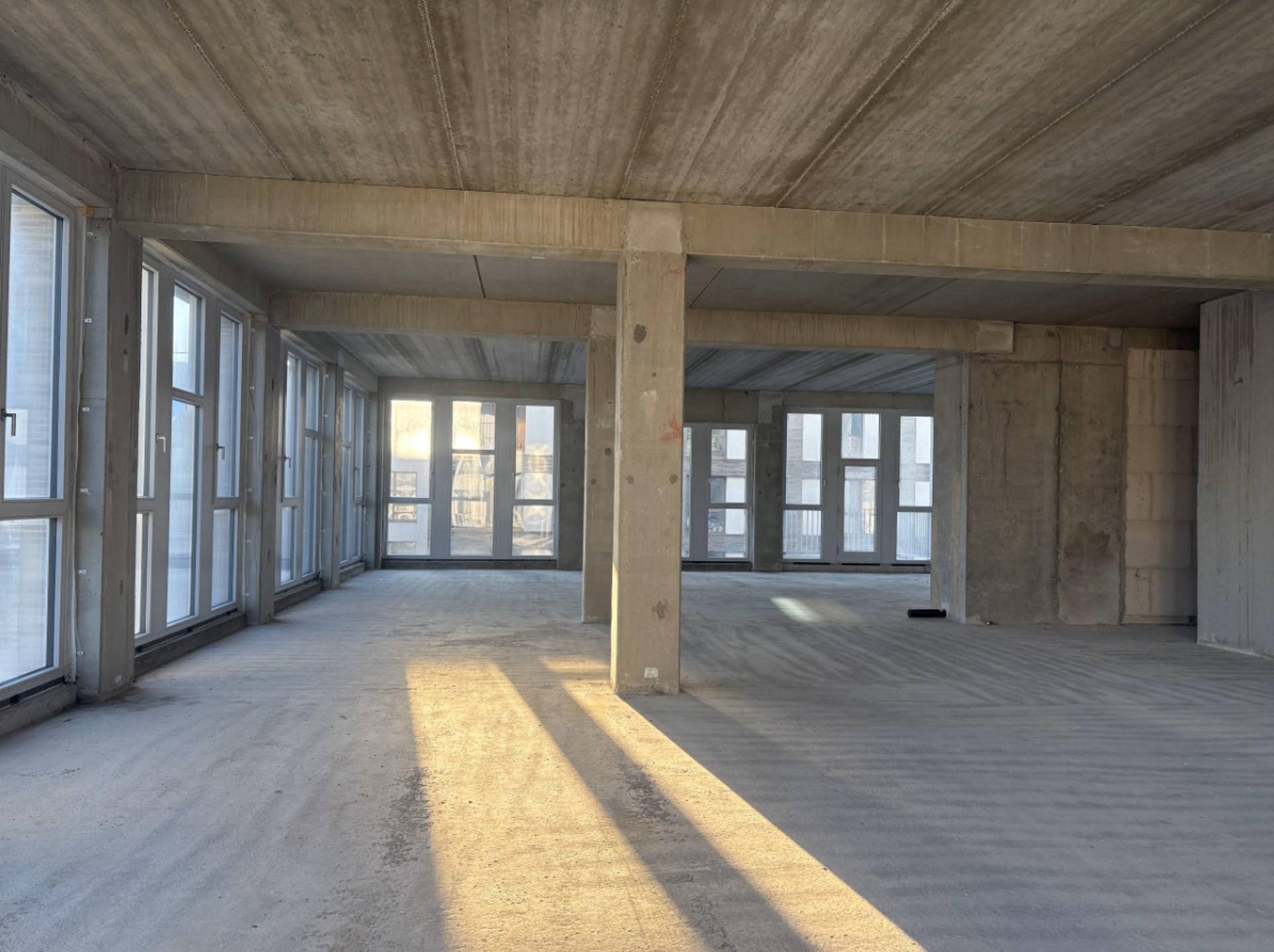 Nieuwbouw kantoren/polyvalente ruimten te Anderlecht - foto 3