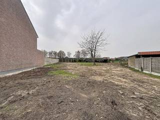 The perfect basis for your living dreamThis plot is intended for the construction of a semi-detached building. Thanks to the considerable depth...
