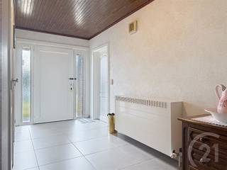 Deze woning is rustig gelegen in een groene omgeving en biedt veel ruimte, zowel binnen als buiten. De volledige woonindeling bevindt zich op...