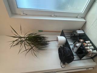 <p>Knusse gelijkvloerse woning dicht bij het station van Waregem</p>
<p> </p>
<p><strong><u>Indeling:</u></strong></p>
<p>Inkomhall met toilet - woonkamer met half open keuken - één slaapkamer - vernieuwde badkamer met lavabo in meulbel en douche - berging - veranda - terras</p>
<p>Ideaal voor één persoon alleen</p>
<p> </p>
<p><strong>Is deze woning iets voor jou? Contacteer ons voor meer informatie of een bezoek!</strong></p>