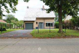 SINT-MARTENS-LATEM - Constant Permekelaan 5: Op zoek naar een vernieuwbouwde villa met tuin te huur in Sint-Martens-Latem? Dan is dit pand...