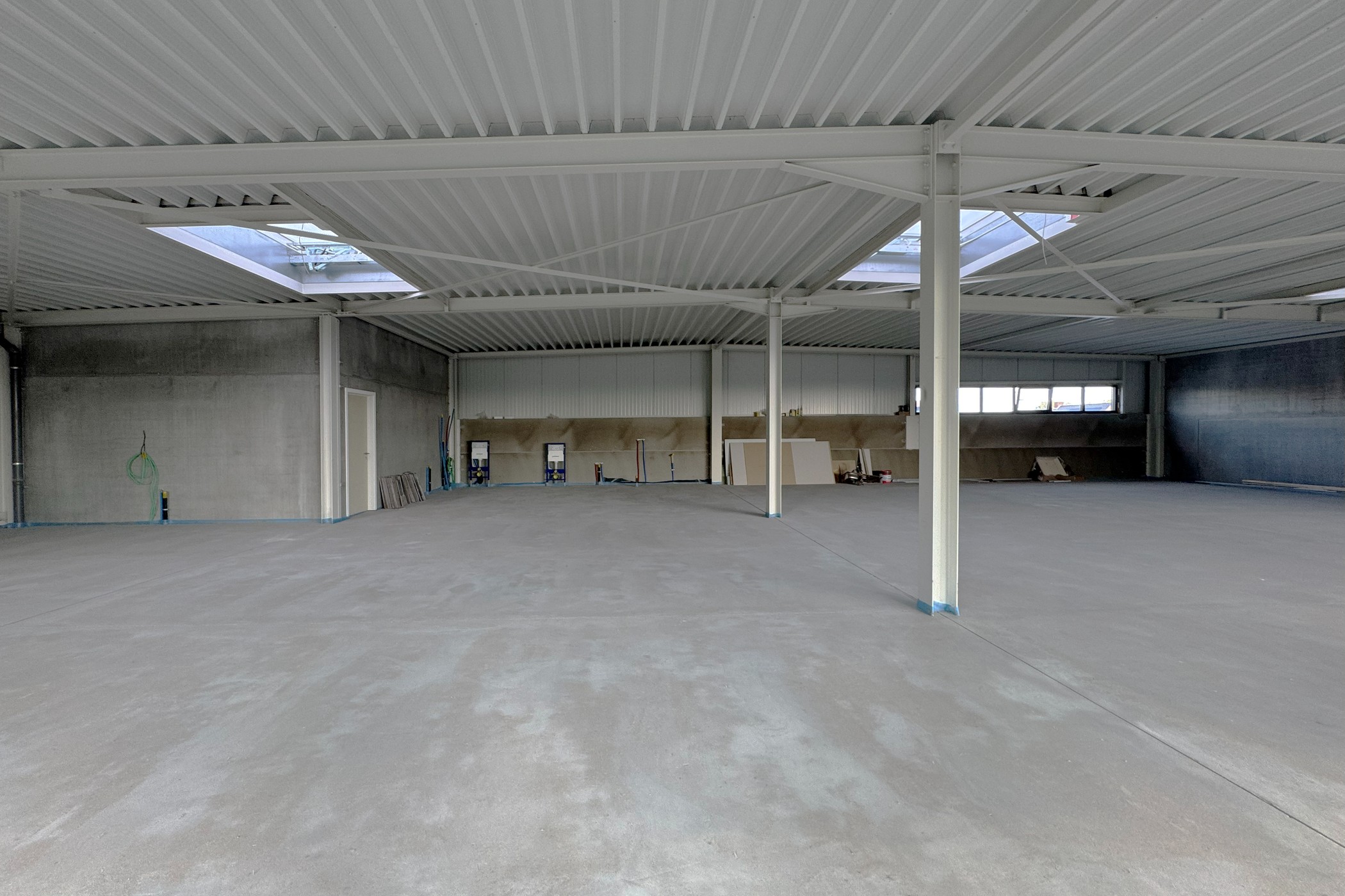 Te huur: gloednieuwe kantoorruimte van 351 m² nabij afrit R4 - foto 4