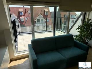 Instapklaar dakappartement met ruim, zuidgericht dakterras in recent gebouw ( bouwjaar 2020) met als indeling : woonkamer met open keuken,...