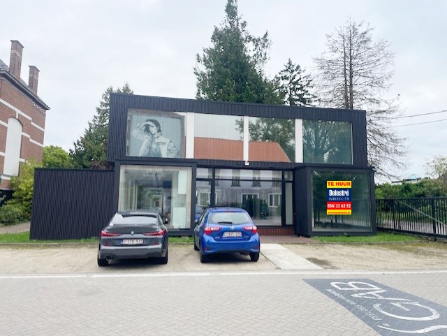 HIPPE KANTOREN-POLYVALENT GEBOUW NABIJ OPRIT E40 - foto 1