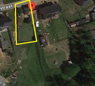 <p>Deze grond met af te breken constructie biedt een uitstekende kans voor wie op zoek is naar een project met eindeloze mogelijkheden. <br />Gelegen op een rustige en centrale locatie met een prachtig uitzicht aan de achterzijde, waar je kunt genieten van een panoramisch uitzicht over het omliggende landschap. <br />Met een ideale zuidoriëntatie profiteer je hier van volop zonlicht gedurende de dag. <br />Mits akkoord van de gemeente tot afbraak van de bestaande woning en het bouwen van een nieuwbouwwoning, kan je hier een nieuwe prachtige villa bouwen onder 6% BTW (contacteer ons voor de voorwaarden)<br /><br />Goede verbindingen Leuven, openbaar vervoer, E40, ziekenhuis Pellenberg en de school.<br />Maak een afspraak via admin@immodrome.be of 016/23.47.23</p>