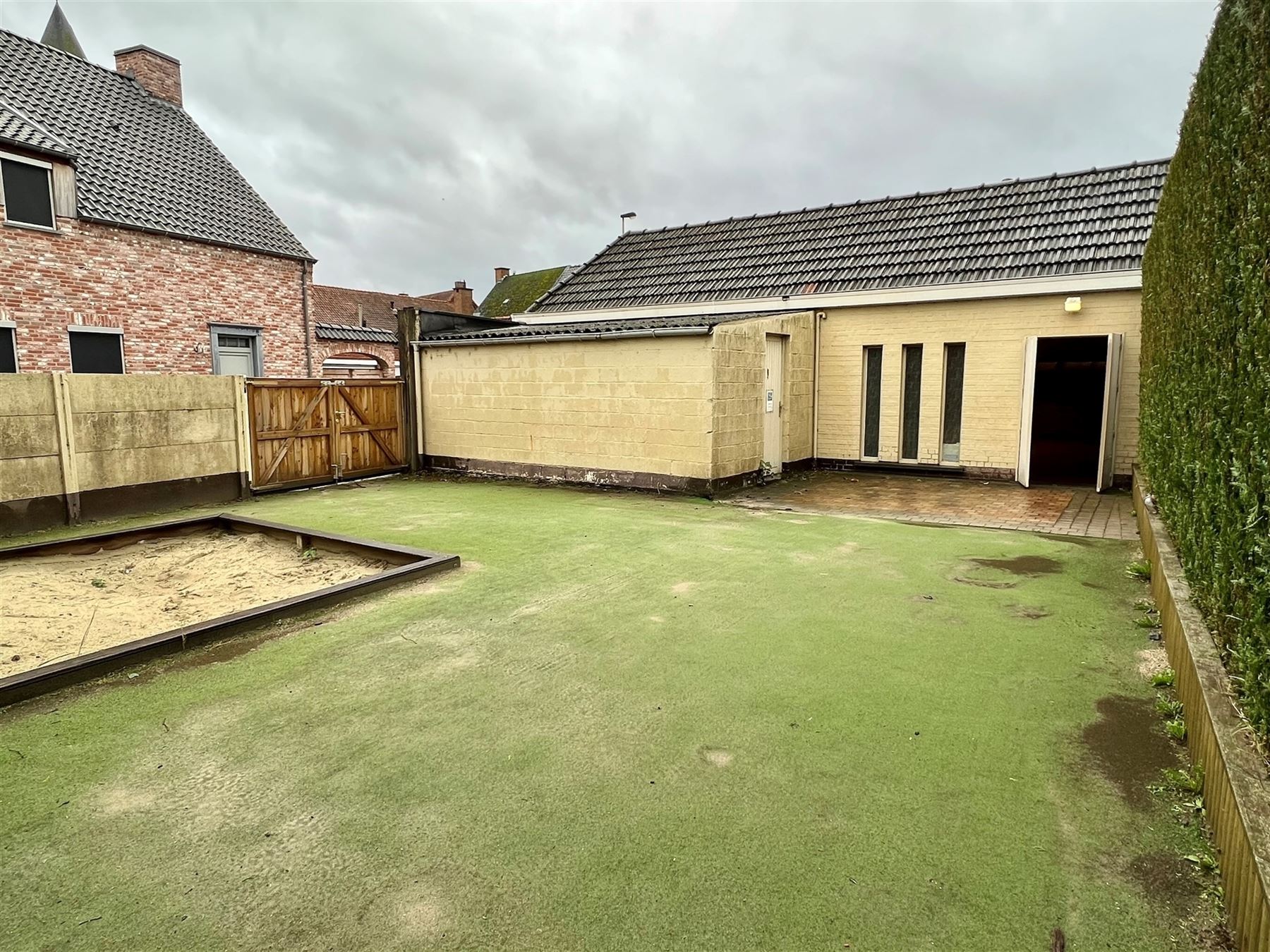 Veelzijdig en ruim commercieel pand met woonst - foto 5