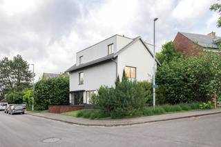 Dit prachtig gerenoveerde opbrengstpand bevindt zich op een rustige locatie in Heverlee. Het betreft een kleinschalige residentie met 10...