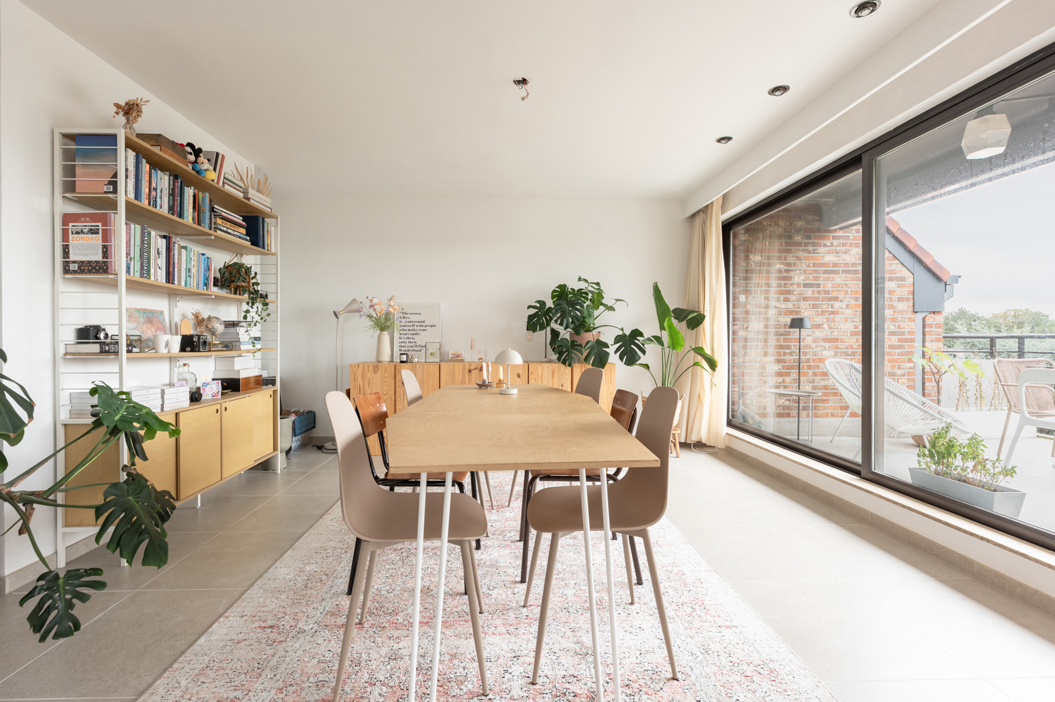 Licht 3-sk. app. met terras & autostaanplaats aan Vaart - foto 1