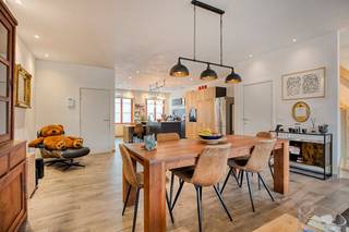 Ready to move in 3-bedroom home near the Kruispoort. Features: basement with equipped desk, 32 m² city terrace with roof terrace and view of...