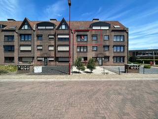 Dit instapklare 2 slaapkamer-appartement bevindt zich in het centrum van Geel, te Technische-Schoolstraat 21B. Winkels, scholen, openbaar...