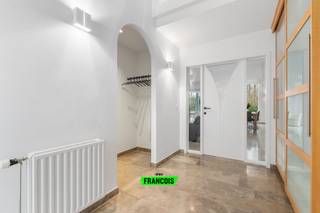 In de rustige en geliefde Vicognewijk vind je deze instapklare, vrijstaande villa op een zuidgericht perceel van 735 m².De woning ligt in een...