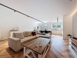 Op zoek naar een instapklare woning met karakter én moderne afwerking? Deze prachtige rijwoning in pastoriestijl, gelegen in het hart van...