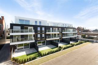 <p>3-bedroom apartment FOR RENT located in the "Paddenhoek" residential complex in Kluisbergen. <br />Within walking distance of the AD Delhaize, bakery, butcher shop... <br />The apartment features an entryway, a bright living room, a fully equipped kitchen, a bathroom with a beautiful walk-in shower, 3 bedrooms, and a storage room.<br />In addition, the apartment has a large southwest-facing terrace and a garage.</p><p>Common area fees: €50/month<br />Optionally, you can rent a parking space for €30/month</p><p><br />Available 11/01/2026 <br />Interested in this apartment? Request a tour via our website www.immodhondt.be<br /> </p><p><span><span> </span></span></p>