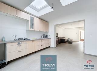 Clabecq, aux portes de Bruxelles, superbe projet de 2 unités dont une unité déjà construite et récemment rénovée. Au rez de chaussée : grand...