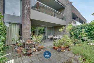 GELIJKVLOERS APPARTEMENT MET 2 SLPKS IN 'HET MOOISTE DORP VAN VLAANDEREN' ! <br /><br />We vinden dit appartement met een bewoonbare oppervlakte van 136 m² terug op een perceel van 23a 40ca in Rekem-Lanaken. <br /><br />Voor meer informatie, neem zeker een kijkje op onze website via de volgende link:<br />https://www.sterkvastgoedmakelaars.be/detail/te-koop-appartement-lanaken/7630670?dosearch=True&amp;flowstatus=ForSale,ForSaleReserved,ForSaleWithBid,ToCompleteForSale,SoldUnderReserve,Sold&amp;pageindex=1&amp;pagesize=12&amp;searchpage=ForSale&amp;sortdirection=DESC&amp;sortfield=pub_flowstatus&amp;transactiontype=Sale