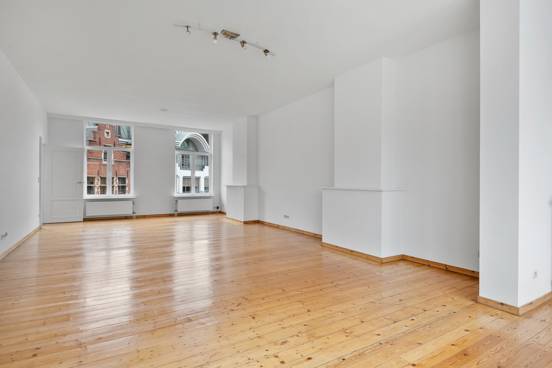 Ruim en lichtrijk appartement aan Bourlaschouwburg - foto 5