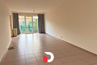 Rijwoning gelegen te Sint-Andries dichtbij brugge centrum. De woning heeft volgende indeling: inkom met apart toilet en berging onder de trap,...