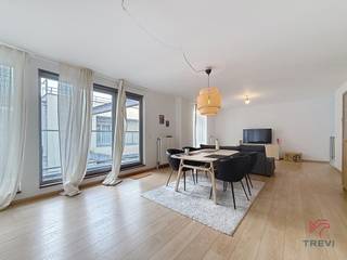 BRUSSELS, Niuwestraat. In een modern woonblok, mooi appartement van +/-105m² (cfr PEB) bestaande uit een inkomhal met apart toilet, een...