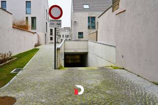 Ben je op zoek naar een veilige en ruime garagebox in het centrum van Brugge? In het ondergrondse complex van Gulden Roos, gelegen aan de...