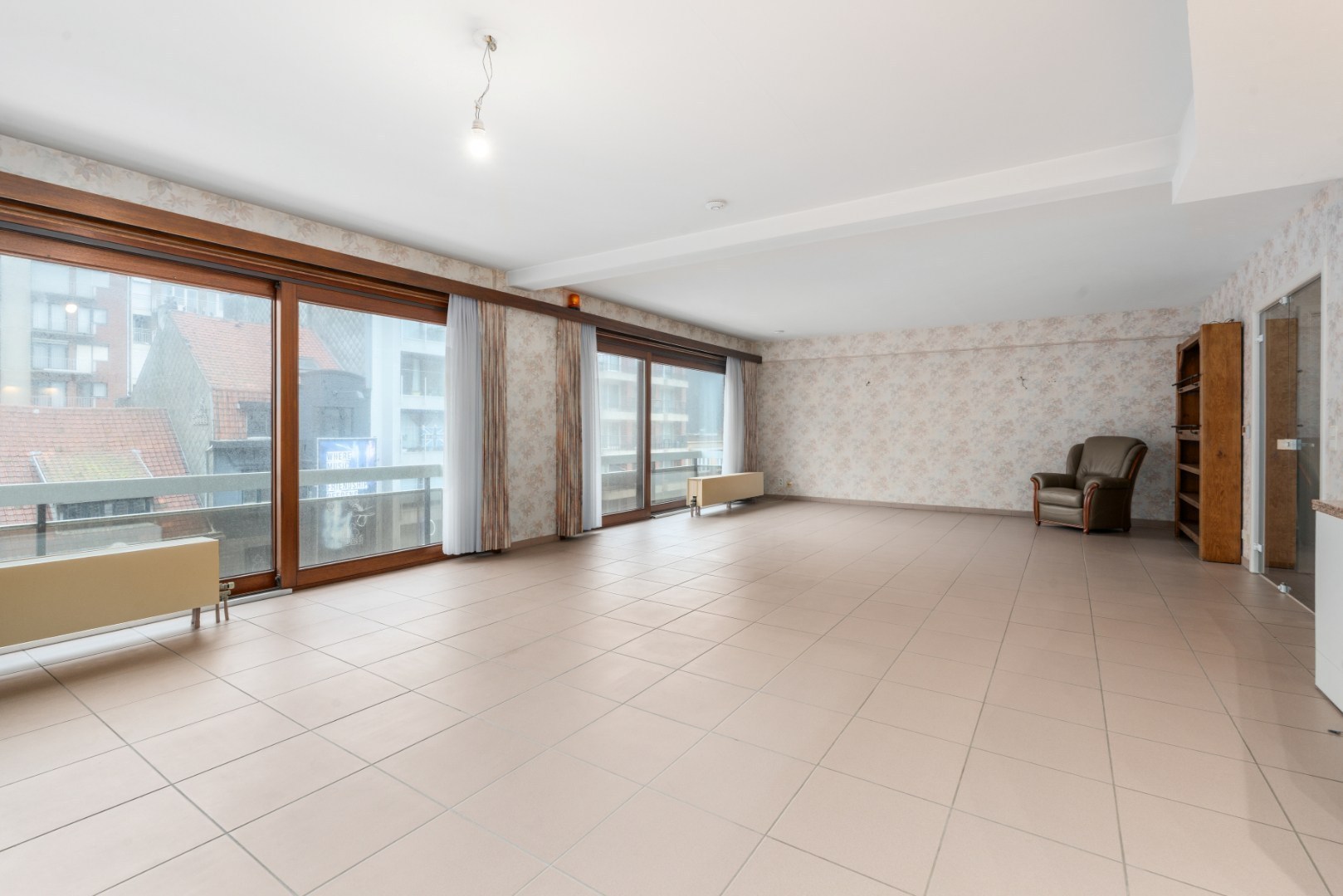 RUIM 3 SLAAPKAMERAPPARTEMENT TE KOOP  IN HET CENTRUM VAN OOSTDUINKERKE BAD - foto 2