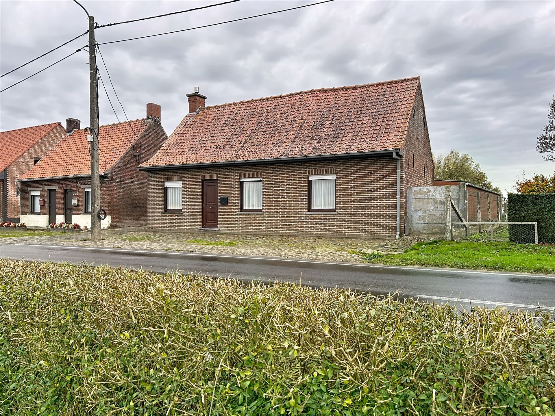 Alleenstaande woning met 2 garages - foto 2