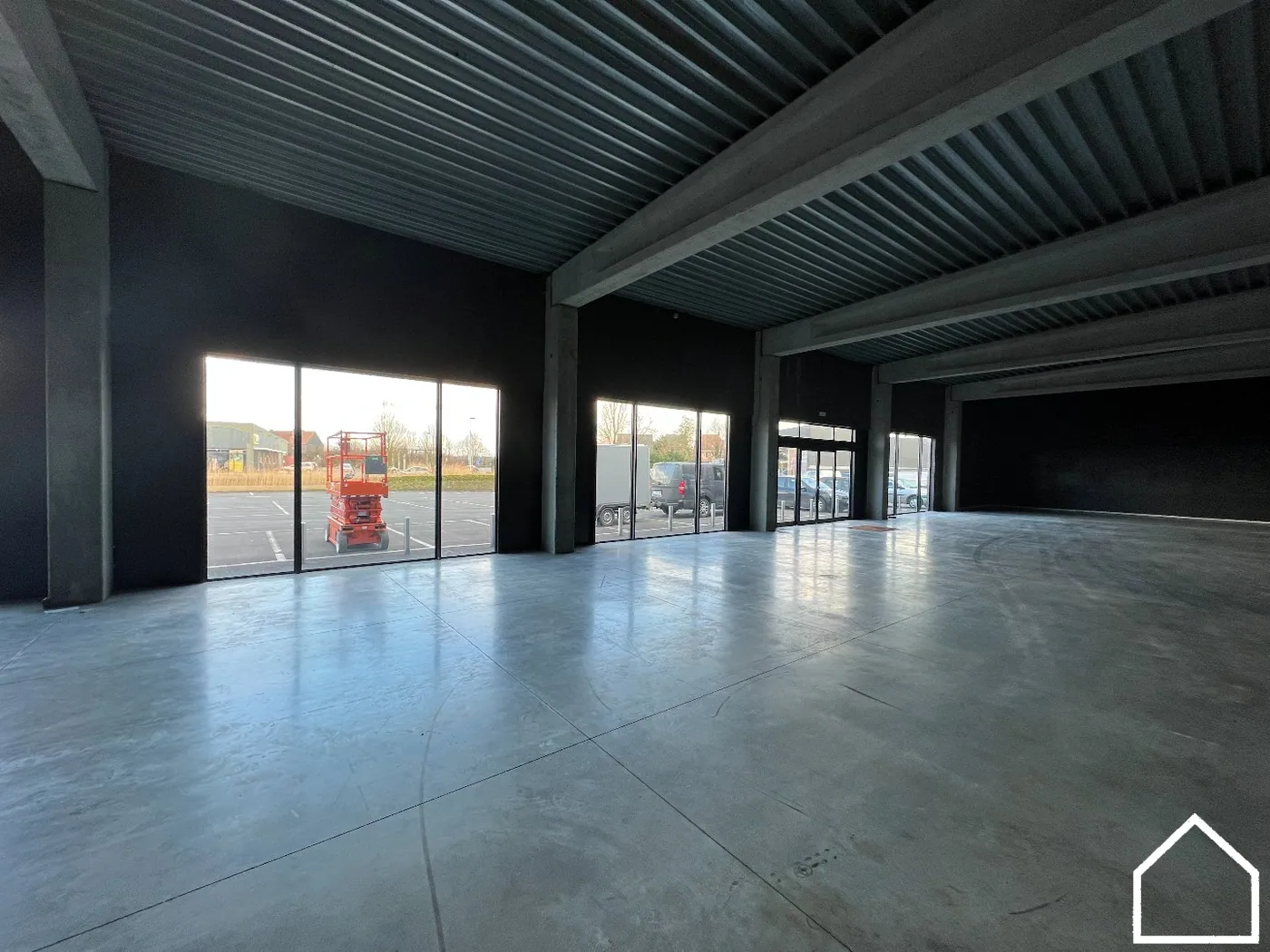 819m² AMBACHTELIJKE KMO-UNIT TE IEPER - foto 5