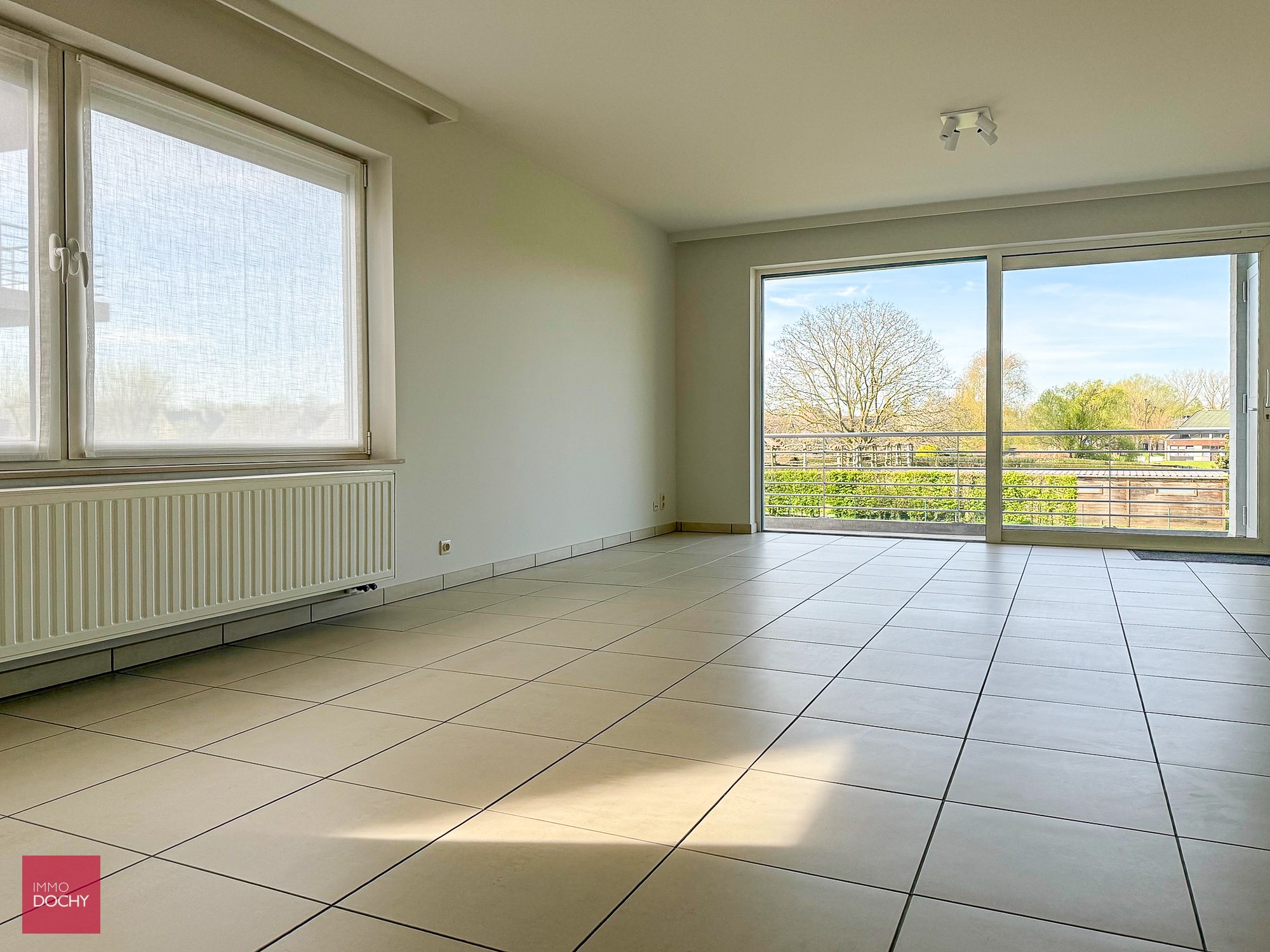 Volledig opgeschilderd ruim appartement op mooie ligging | Potegemstraat - foto 2