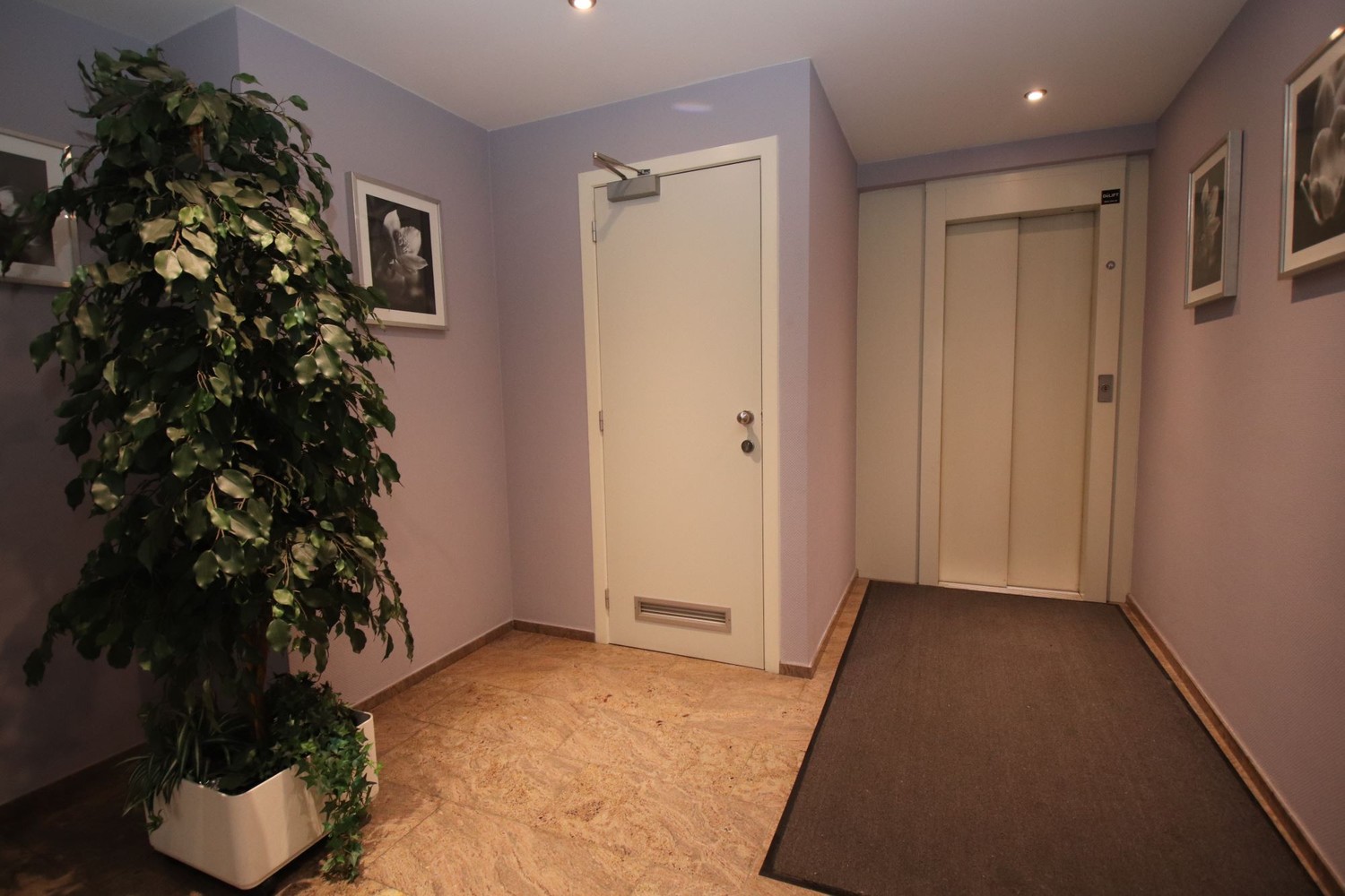 Ruim &amp; zeer goed gelegen appartement met terras en staanplaats - foto 3