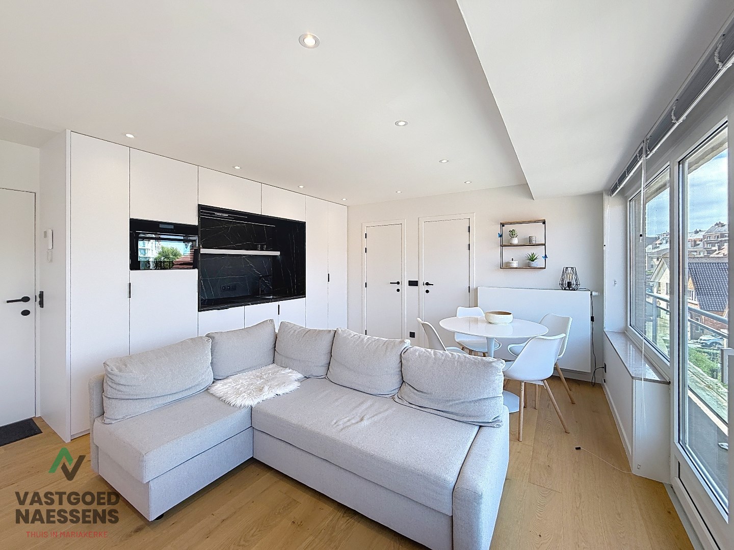 SCHITTEREND VERNIEUWDE STUDIO MET SLAAPHOEK VLAKBIJ ZEEDIJK - foto 4