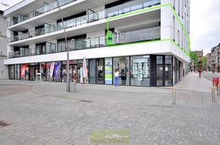 Unieke kans! Dit recent appartement (bouwjaar 2021) bevindt zich op een toplocatie aan de Grote Markt van Ronse! Een ideale combinatie tussen rust...