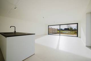 LIGGINGDeze 8 nieuwbouwwoningen zijn gelegen in de Kloosterstraat nabij het centrum van Zottegem. De oplevering van dit uniek project staat gepland...