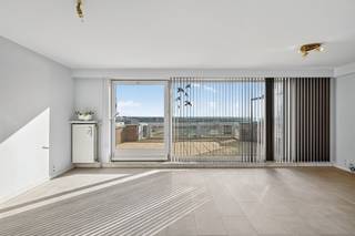 Goed onderhouden dakappartement met grote terrassen en een fenomenaal zicht op de jachthaven van Blankenberge.De leefruimte typeert zich door de...