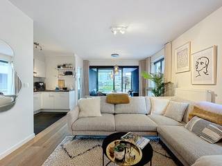Dit gezellig bemeubeld 1 slaapkamer appartement met een oppervlakte van 61 m² biedt alle comfort. Gelegen in de buurt van Gent Zuid, geniet je...