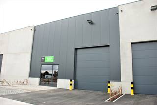 Deze loods (395,95m²) is multifunctioneel inzetbaar voor diverse bedrijfsactiviteiten en biedt tevens ruimte voor opslagdoeleinden. De...