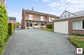 Charmante halfopen woning met zonnige tuin en potentieel in Kapelle-op-den-BosBent u op zoek naar een goed gelegen gezinswoning met ruimte, licht en...