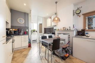 Op zoek naar een gezellig en praktisch appartement op een topligging? Dit instapklare appartement combineert een lichtrijke leefruimte met...