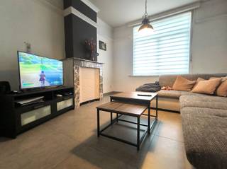 Fraaie, instapklare, lichtrijke woning met tuin, gelegen te Moen. In de nabijheid van bakkers, slagers en ontspanningsmogelijkheden, vind je...