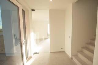 Volledig instapklare en afgewerkte woning op een rustige én aangename buurt in Zulte.De woning is gelegen vlakbij het centrum van Zulte, winkels,...