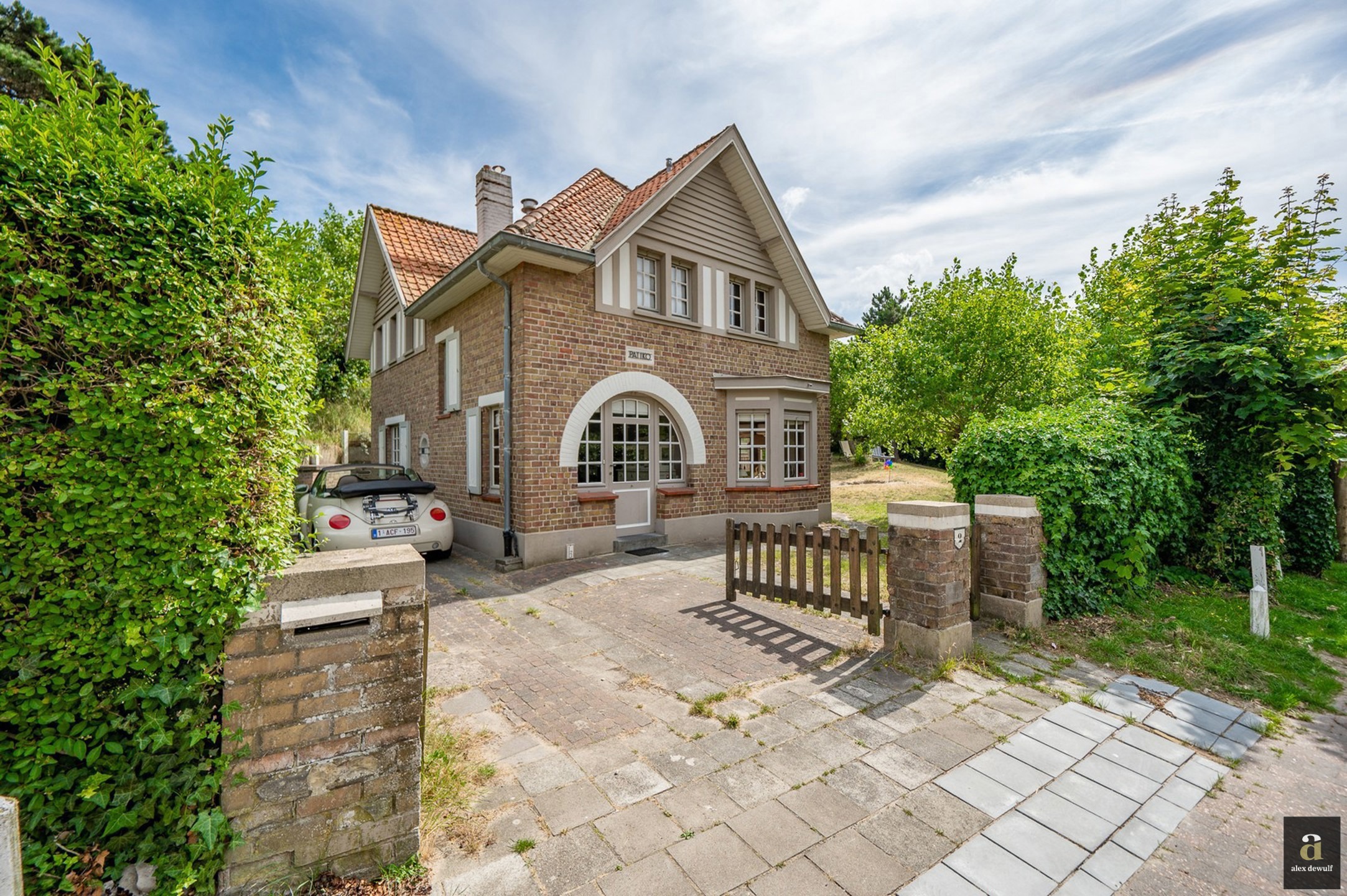 Uiterst charmante villa, rustig gelegen in een verscholen paadje in het Zoute op wandelafstand van de zee. - foto 4