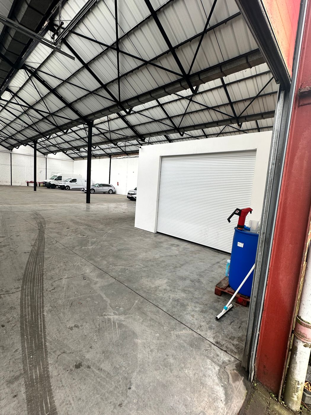 2.040 m² INSTAPKLAAR MAGAZIJN + 242 m² KANTOREN TE KOOP - foto 4