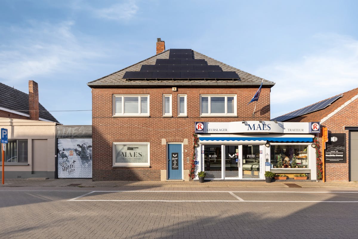 Zeer goed onderhouden handelshuis met handelsruimte en magazijn in centrum Overpelt te koop - foto 2