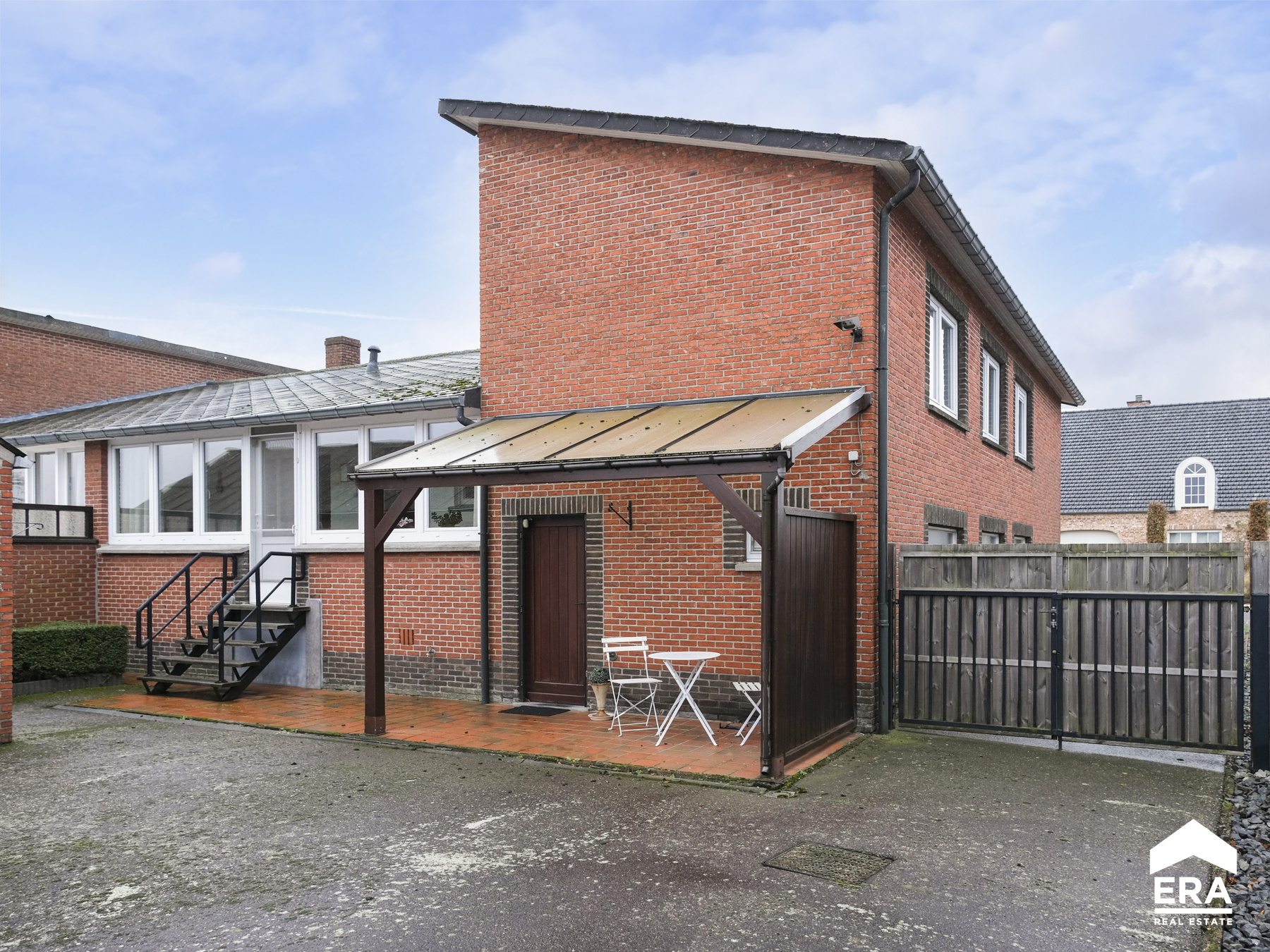 Woning met 3 slaapkamers, 2 garages en stalling in Hechtel - foto 5