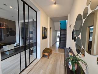 Deze instapklare gezinswoning is de perfecte match voor wie op zoek is naar ruimte, modern comfort en een energiezuinige toekomst. De woning werd...