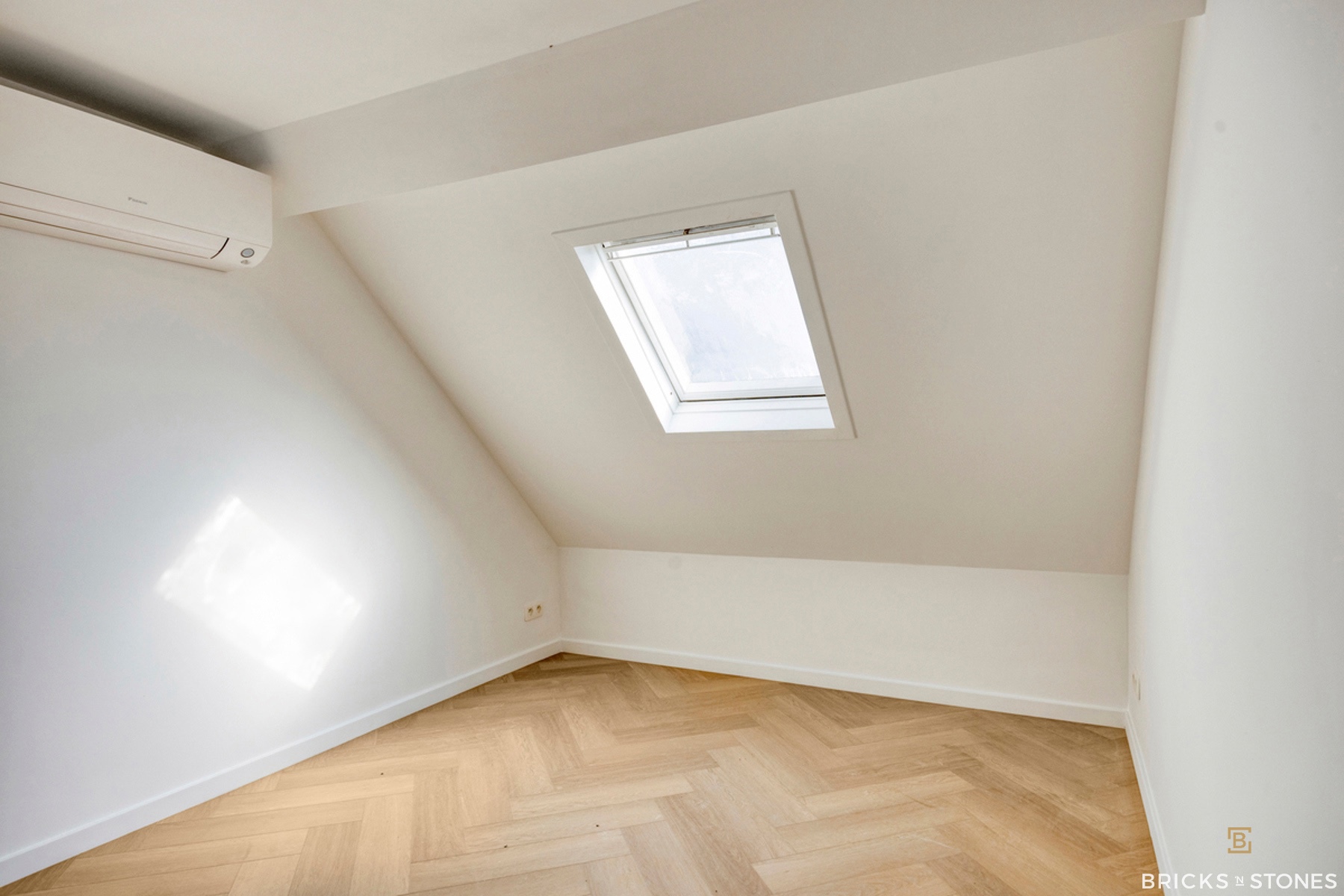 Gerenoveerd, lichtrijk 2-slaapkamer appartement  - foto 4