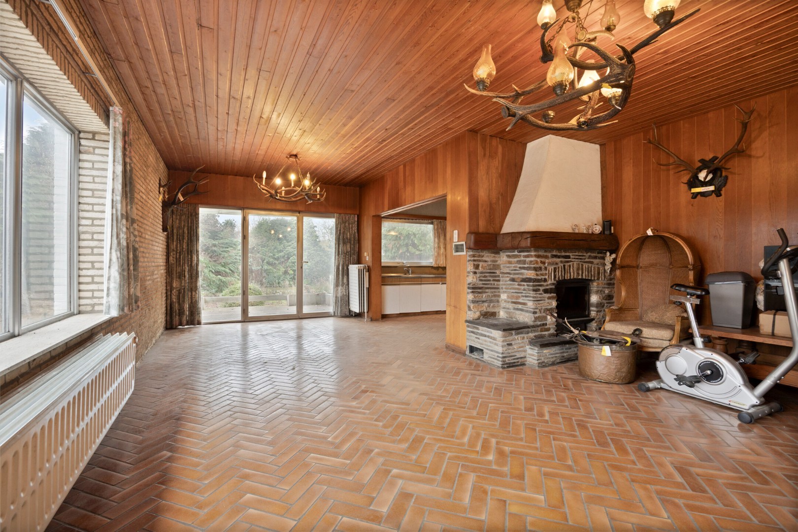 Open bebouwing met 3 slaapkamers, ruime garage op een perceel van 9a 62ca– EPC 596 kWh/m² - bewoonbare opp. 218 m² - foto 3